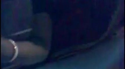 A lány haziszex kopasz puncija a pizdoliz ügyes nyelvéből sugárba kerül.