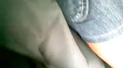 Mosolygó kis mellű csaj nem idegenkedik házi szex videók a kibaszástól.