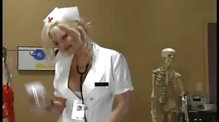Az edző nem adta vissza a pénzt, hanem beledugta a csajt házi maszti a szaftos fenekébe.