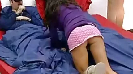 Nagy mellek csaj szar a barátja barátja, és hagyta, porno házi hogy zsemle befejezni.