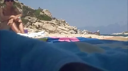A kéjes nagypapa vidáman megbaszt házi dugás egy fiatal úrnőt.