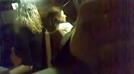 A fiú belefújt a biliárdba és most megszívja hazi amator sex a csaj köcsögét.