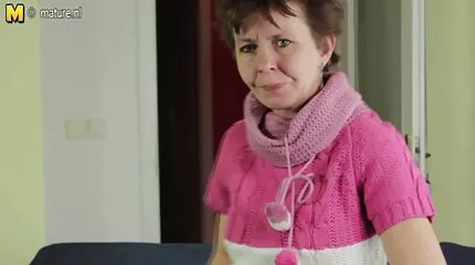 A muszlim menekült olyan keményen táncolt, hogy farkat kapott a házi szexvideó fenekébe.