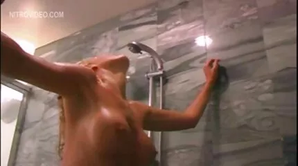 A bolond annyira szeretett volna a modellben, hogy a friss levegőn rákot házi sexvideó kapott.